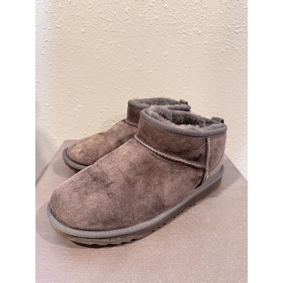 UGG Women's 6 Mini Boot Womens Suede Ankle Boots Gray Casual Winter Shoes US 6 - Picture 1 of 5